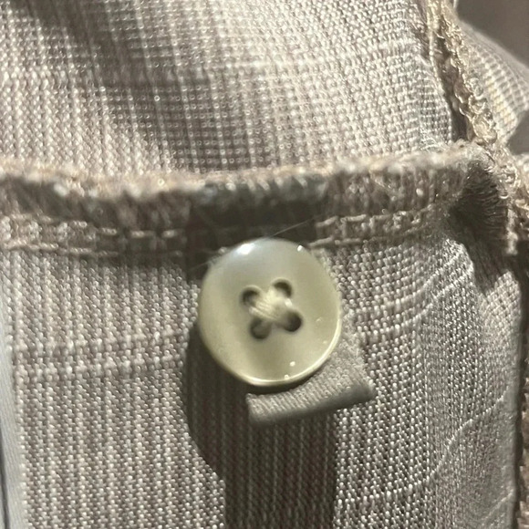 Tiger Woods Golf Shirt - Picture 9 of 10